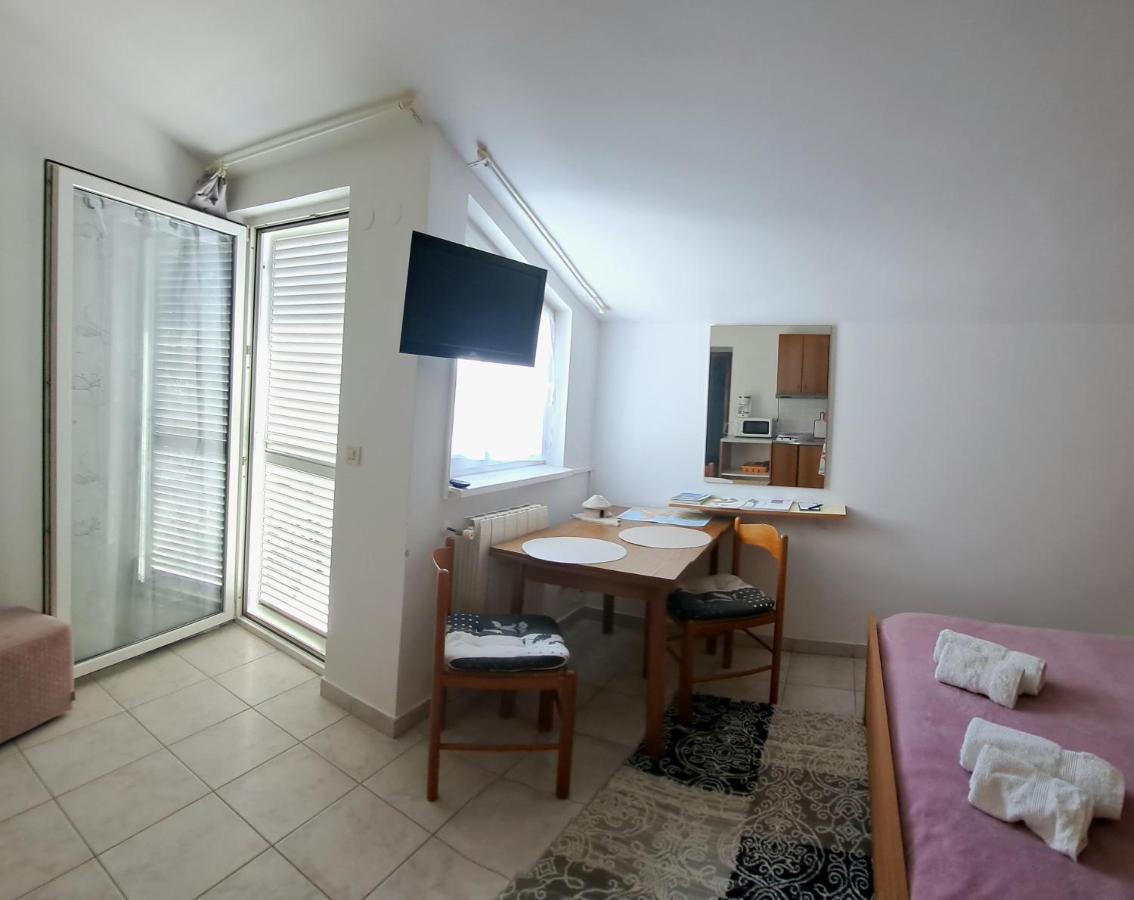 Studio Apartman Olivera روفينج المظهر الخارجي الصورة